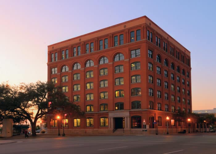 What You Need to Know BEFORE You Visit the Sixth Floor Museum at Dealey Plaza