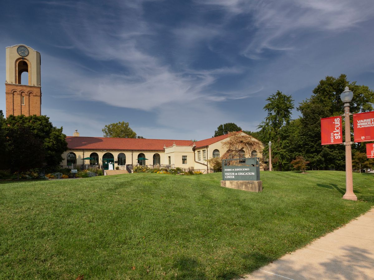 A building in St. Louis's Forest Park under a clear blue sky.