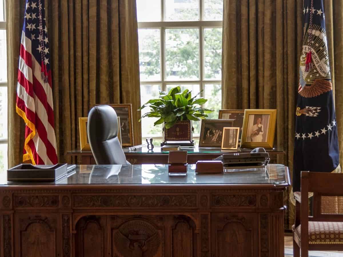 Oval Office desk at the George W. Bush Presidential Museum and Library