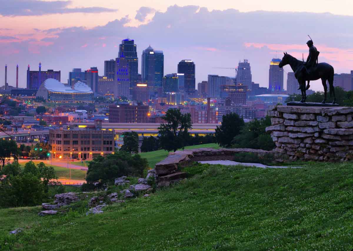 Kansas City straddles the states of Missouri and Kansas