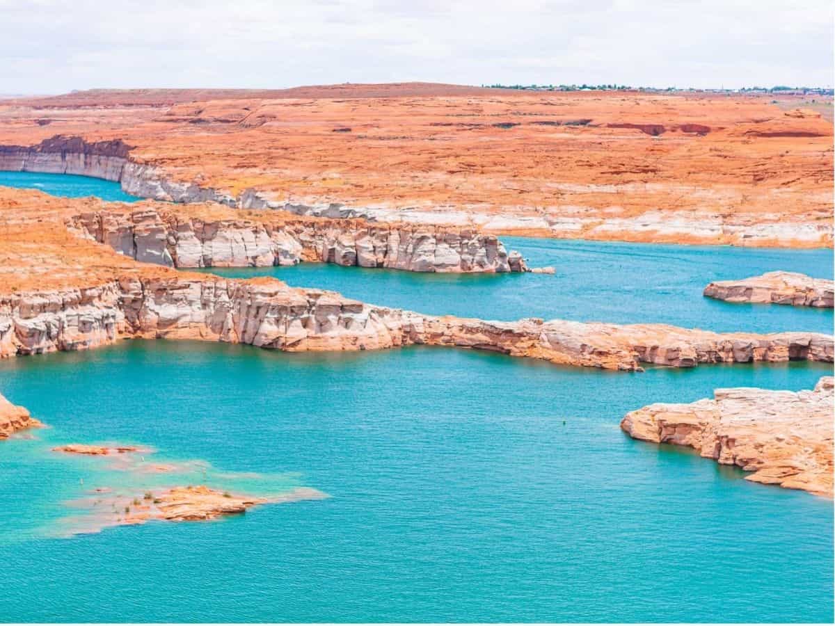 A stunning view of Lake Powell in Arizona, showcasing the natural beauty that Utah is famous for.