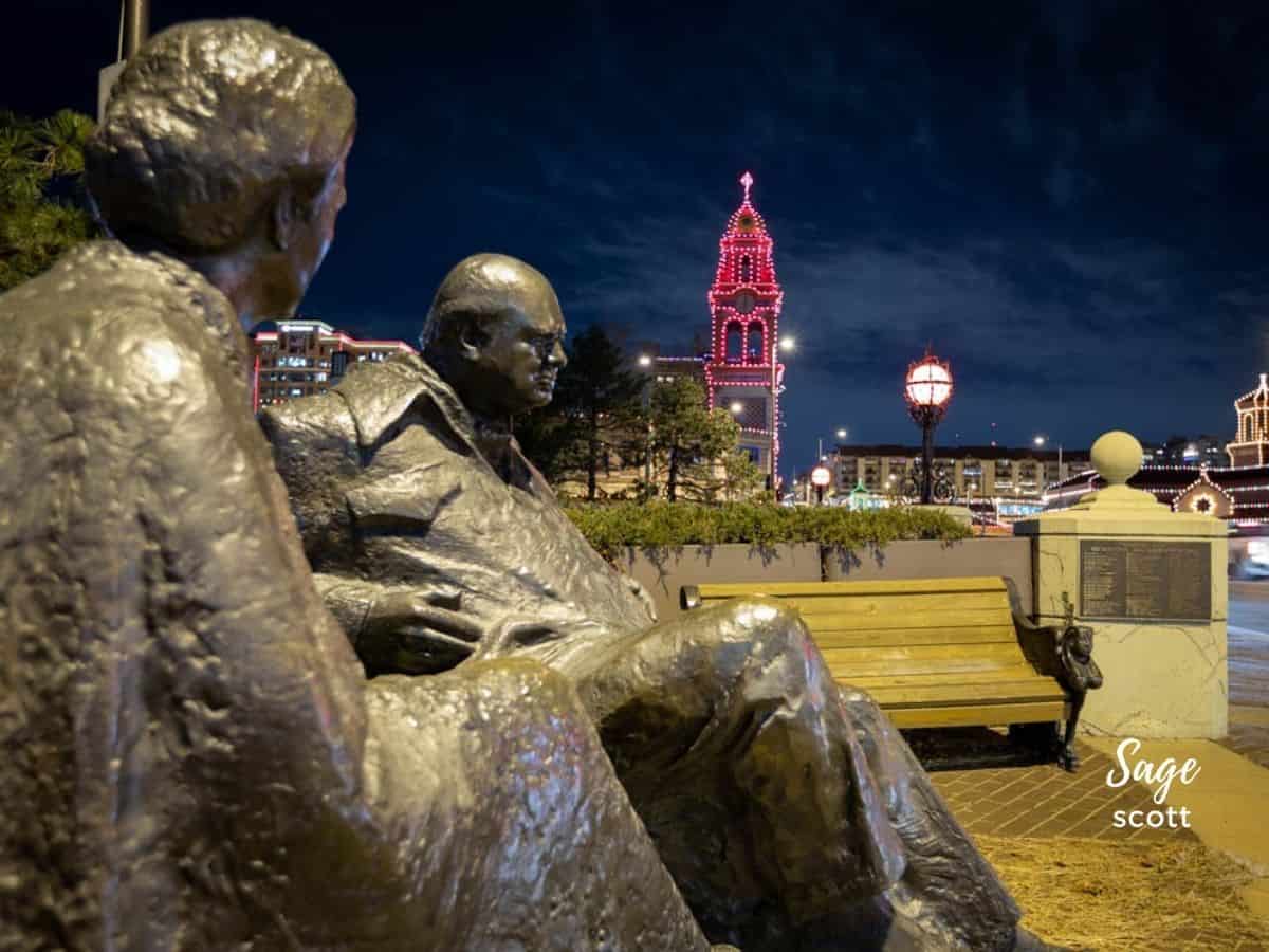 Married Love Statue of Sir and Lady Statue in Kansas City