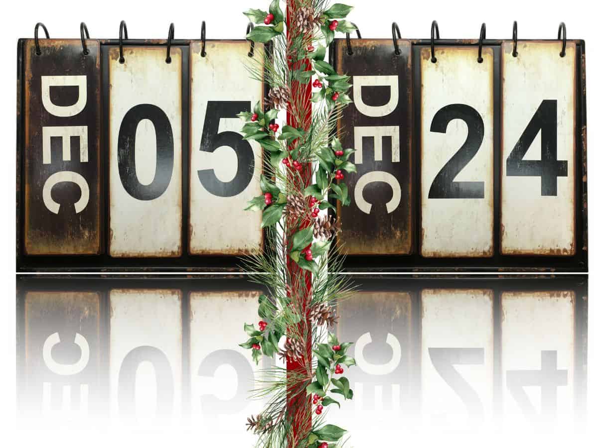 A calendar showing Dec 5th as pakjesavond and another showing Dec 24th as Christmas Eve.