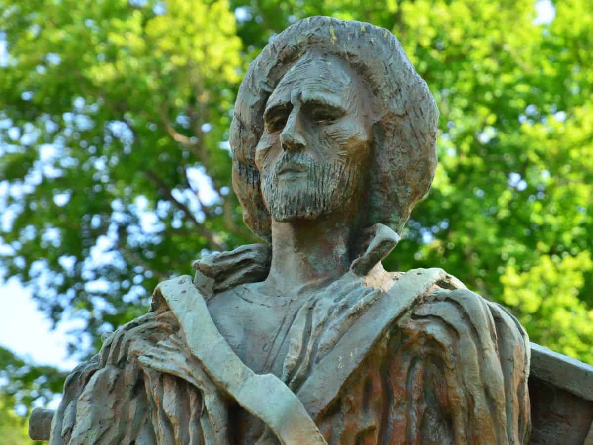 Statue of Vincent van Gogh in Parc Van Gogh