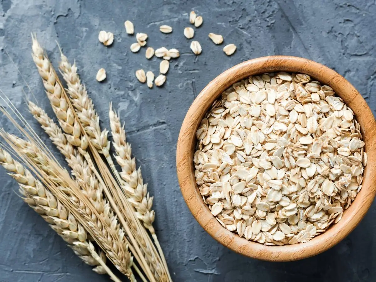 A bowl of dried oats